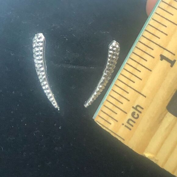 pierced earrings silver tone mint mongoose 3/4 inch metal - Picture 2 of 3